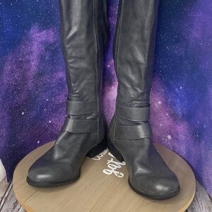 Life Stride Gray Tall boot side zip and buckles Style X-must. Sz-9.5M